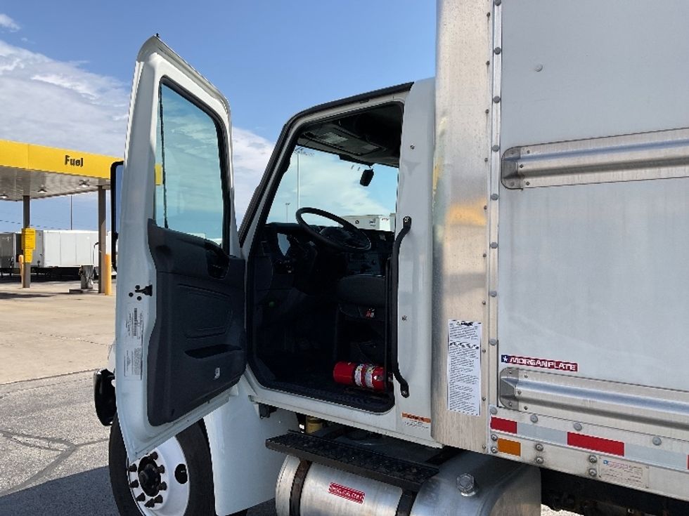 Medium Duty Box Truck-Light and Medium Duty Trucks-International-2022-MV607-Milwaukee-WI-134,240\n\t\tmiles-$ 65,750 - Image 16