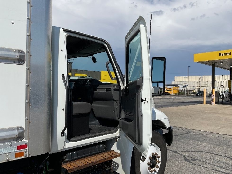 Medium Duty Box Truck-Light and Medium Duty Trucks-International-2022-MV607-Milwaukee-WI-134,240\n\t\tmiles-$ 65,750 - Image 20