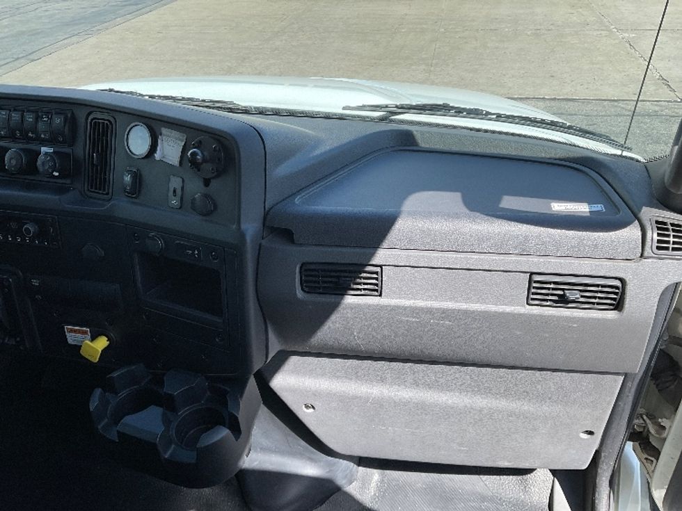 Medium Duty Box Truck-Light and Medium Duty Trucks-International-2022-MV607-Milwaukee-WI-134,240\n\t\tmiles-$ 65,750 - Image 21