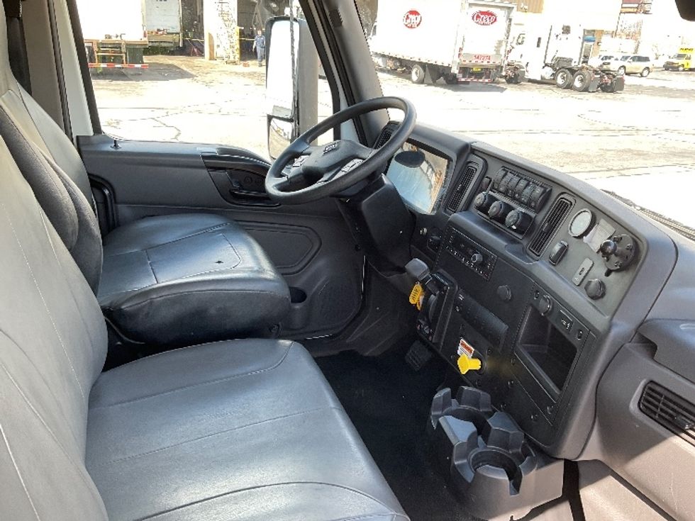 Medium Duty Box Truck-Light and Medium Duty Trucks-International-2022-MV607-Milwaukee-WI-134,240\n\t\tmiles-$ 65,750 - Image 22