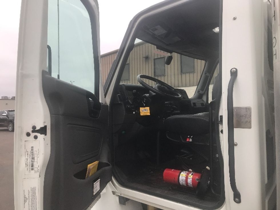 Medium Duty Box Truck-Light and Medium Duty Trucks-International-2022-MV607-Milwaukee-WI-138,504\n\t\tmiles-$ 66,500 - Image 16