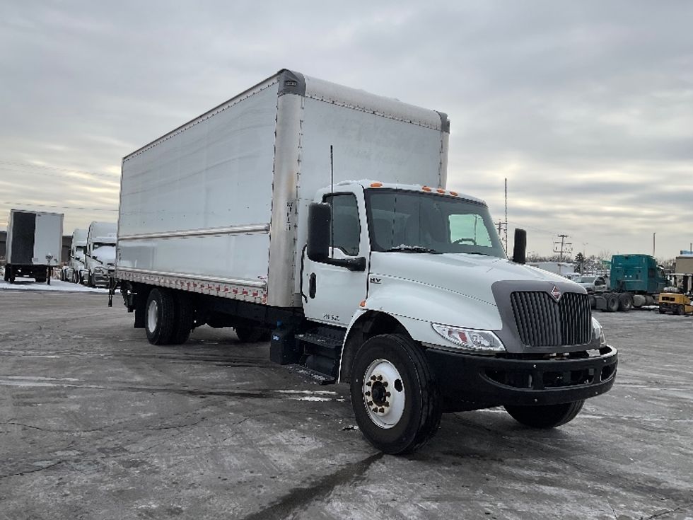 Medium Duty Box Truck-Light and Medium Duty Trucks-International-2022-MV607-Milwaukee-WI-197,077\n\t\tmiles-$ 53,000 - Image 1