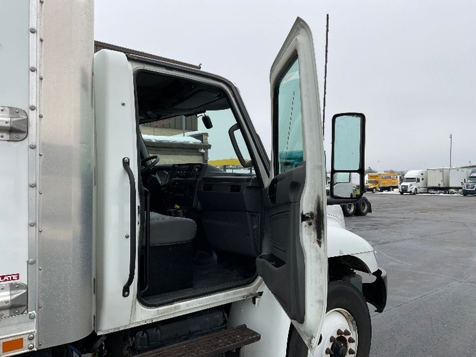 Medium Duty Box Truck-Light and Medium Duty Trucks-International-2022-MV607-Milwaukee-WI-201,866\n\t\tmiles-$ 52,250 - Image 20