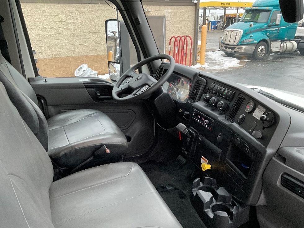 Medium Duty Box Truck-Light and Medium Duty Trucks-International-2022-MV607-Milwaukee-WI-201,866\n\t\tmiles-$ 52,250 - Image 22