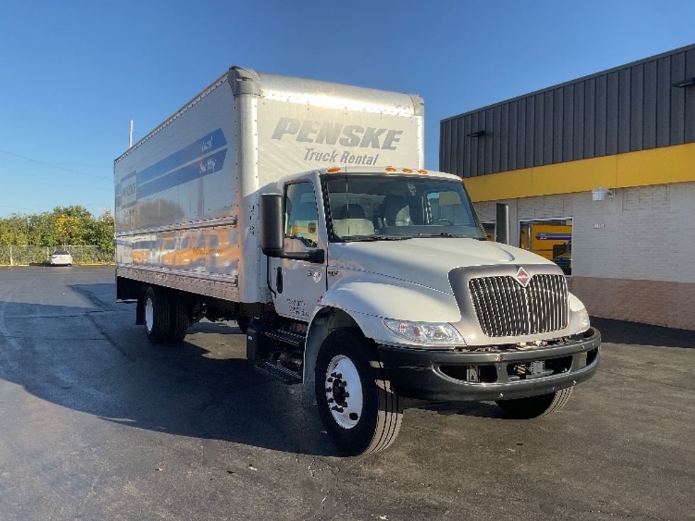Medium Duty Box Truck-Light and Medium Duty Trucks-International-2022-MV607-Milwaukee-WI-206,565\n\t\tmiles-$ 42,750 - Image 1