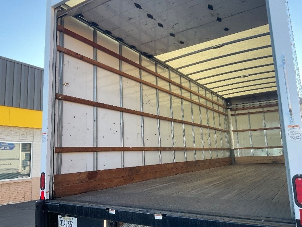 Medium Duty Box Truck-Light and Medium Duty Trucks-International-2022-MV607-Milwaukee-WI-206,565\n\t\tmiles-$ 42,750 - Image 11