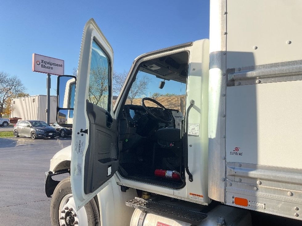 Medium Duty Box Truck-Light and Medium Duty Trucks-International-2022-MV607-Milwaukee-WI-206,565\n\t\tmiles-$ 42,750 - Image 16