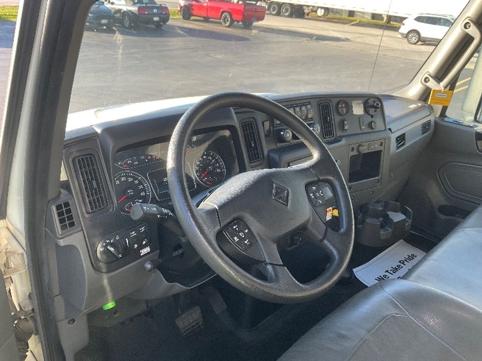 Medium Duty Box Truck-Light and Medium Duty Trucks-International-2022-MV607-Milwaukee-WI-206,565\n\t\tmiles-$ 42,750 - Image 17