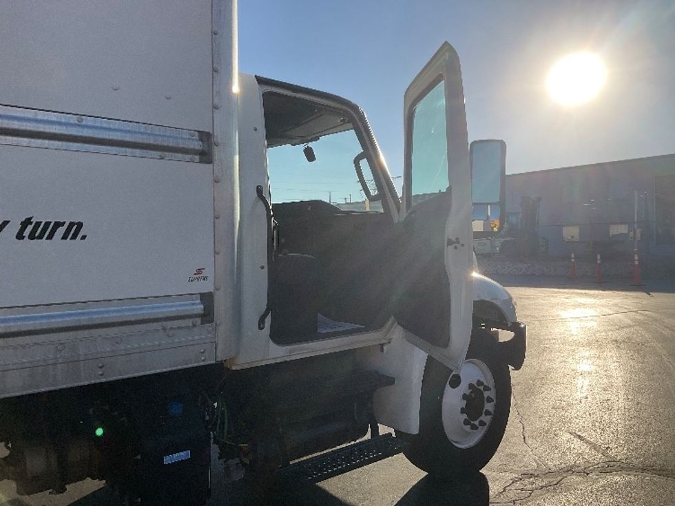 Medium Duty Box Truck-Light and Medium Duty Trucks-International-2022-MV607-Milwaukee-WI-206,565\n\t\tmiles-$ 42,750 - Image 20