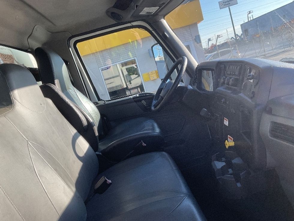 Medium Duty Box Truck-Light and Medium Duty Trucks-International-2022-MV607-Milwaukee-WI-206,565\n\t\tmiles-$ 42,750 - Image 22