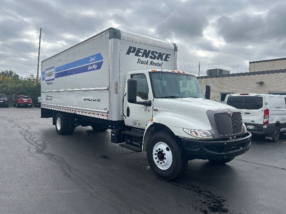 Medium Duty Box Truck-Light and Medium Duty Trucks-International-2022-MV607-Milwaukee-WI-215,699\n\t\tmiles-$ 41,250 - Image 1