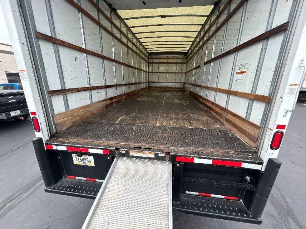 Medium Duty Box Truck-Light and Medium Duty Trucks-International-2022-MV607-Milwaukee-WI-215,699\n\t\tmiles-$ 41,250 - Image 10
