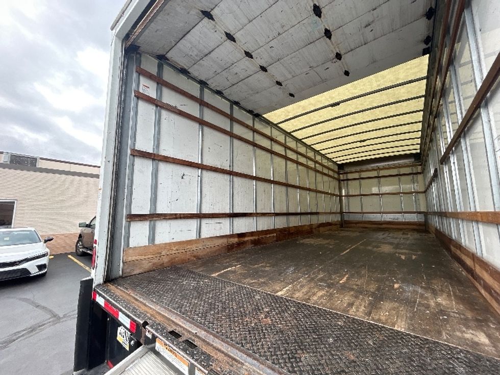 Medium Duty Box Truck-Light and Medium Duty Trucks-International-2022-MV607-Milwaukee-WI-215,699\n\t\tmiles-$ 41,250 - Image 11
