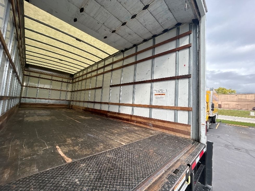 Medium Duty Box Truck-Light and Medium Duty Trucks-International-2022-MV607-Milwaukee-WI-215,699\n\t\tmiles-$ 41,250 - Image 12
