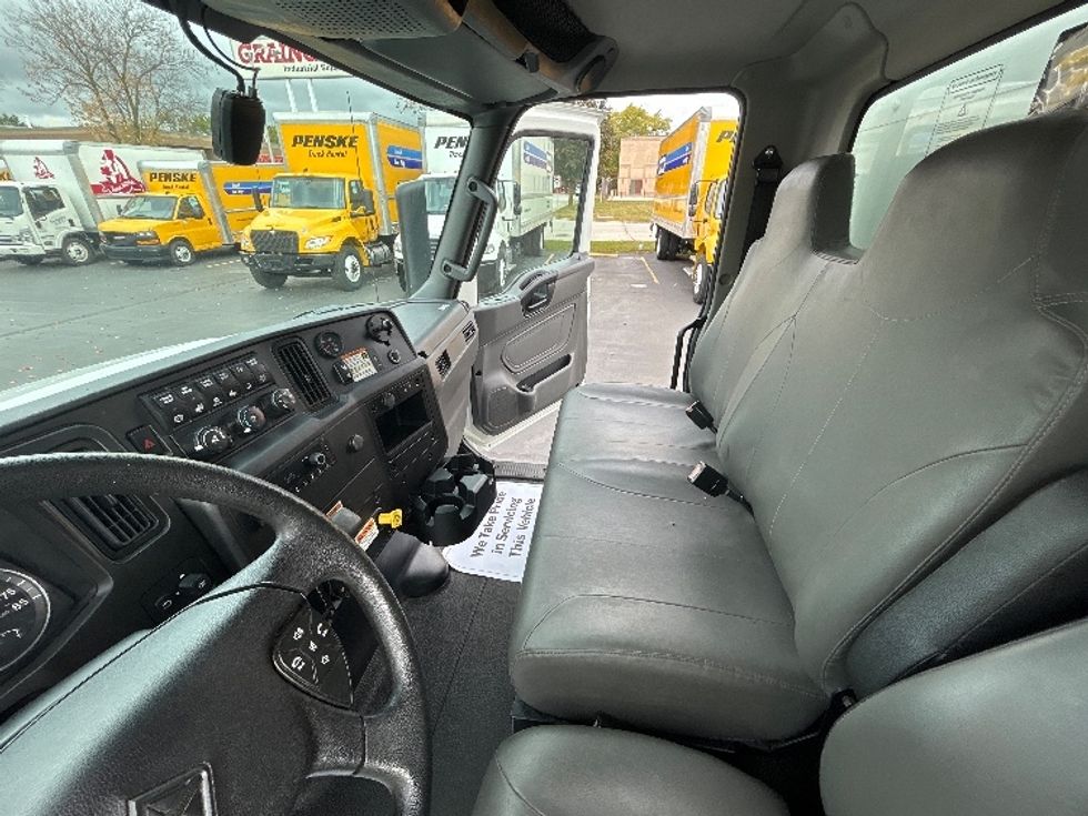 Medium Duty Box Truck-Light and Medium Duty Trucks-International-2022-MV607-Milwaukee-WI-215,699\n\t\tmiles-$ 41,250 - Image 19