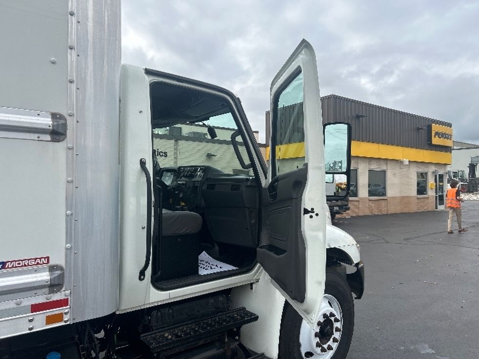 Medium Duty Box Truck-Light and Medium Duty Trucks-International-2022-MV607-Milwaukee-WI-215,699\n\t\tmiles-$ 41,250 - Image 20