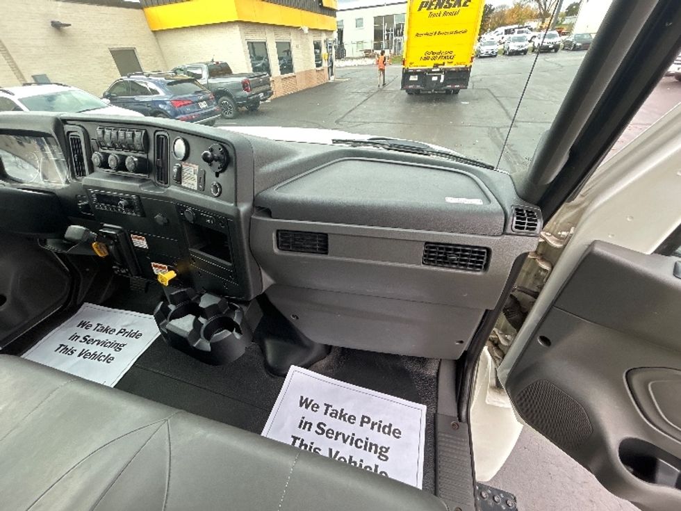Medium Duty Box Truck-Light and Medium Duty Trucks-International-2022-MV607-Milwaukee-WI-215,699\n\t\tmiles-$ 41,250 - Image 21
