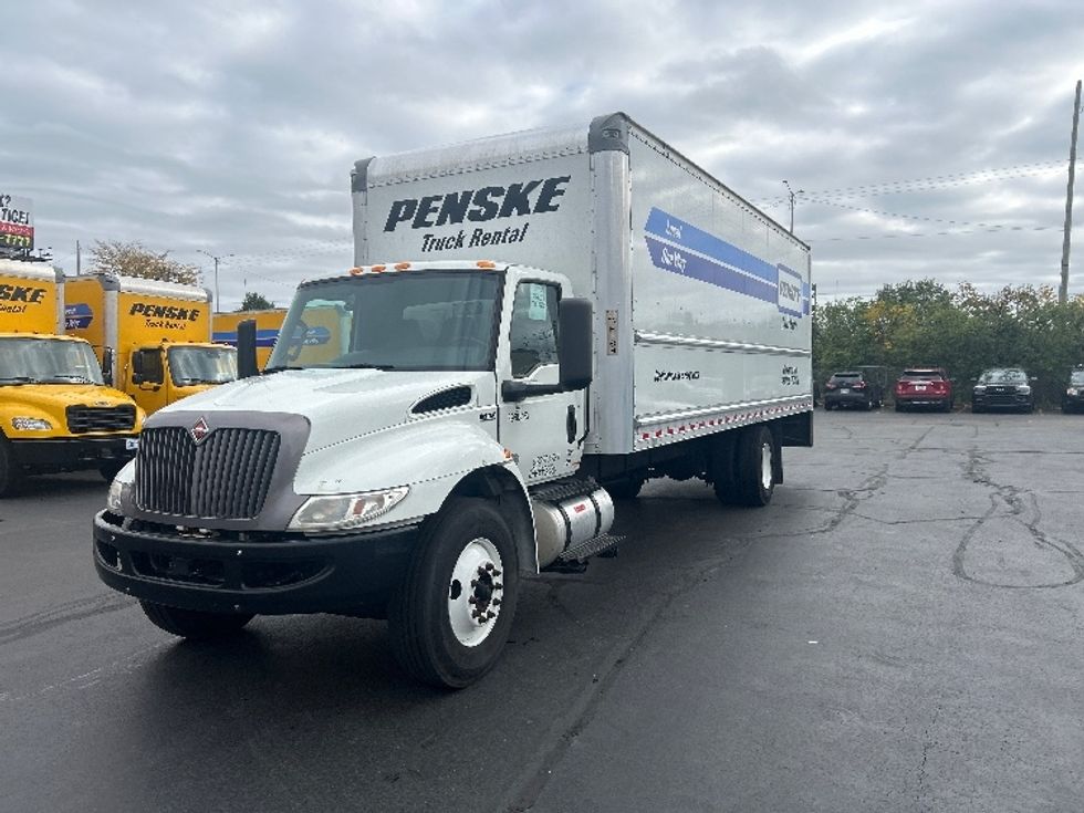Medium Duty Box Truck-Light and Medium Duty Trucks-International-2022-MV607-Milwaukee-WI-215,699\n\t\tmiles-$ 41,250 - Image 3