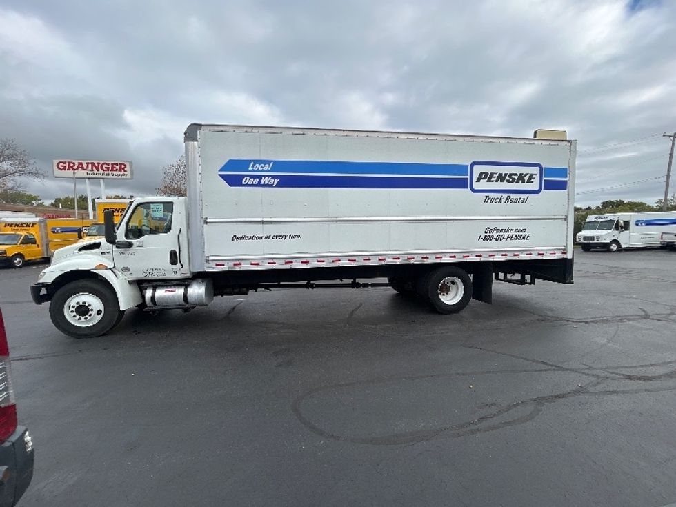 Medium Duty Box Truck-Light and Medium Duty Trucks-International-2022-MV607-Milwaukee-WI-215,699\n\t\tmiles-$ 41,250 - Image 4