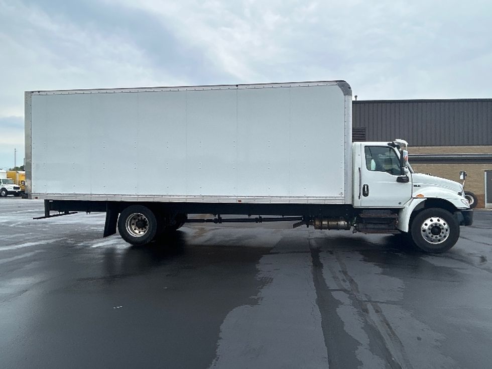 Medium Duty Box Truck-Light and Medium Duty Trucks-International-2022-MV607-Milwaukee-WI-234,187\n\t\tmiles-$ 47,500 - Image 14