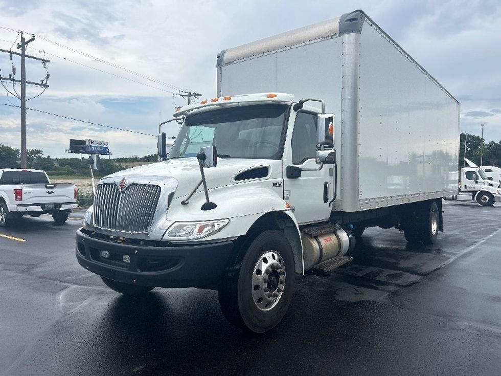 Medium Duty Box Truck-Light and Medium Duty Trucks-International-2022-MV607-Milwaukee-WI-234,187\n\t\tmiles-$ 47,500 - Image 3