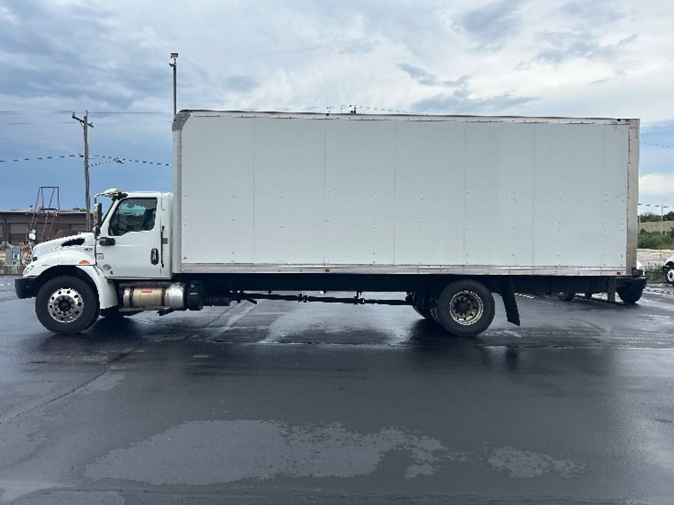 Medium Duty Box Truck-Light and Medium Duty Trucks-International-2022-MV607-Milwaukee-WI-234,187\n\t\tmiles-$ 47,500 - Image 4