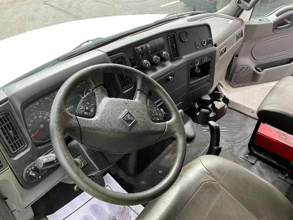 Medium Duty Box Truck-Light and Medium Duty Trucks-International-2022-MV607-Mississauga-ON-177,792\n\t\tkm-$ 79,250 - Image 16
