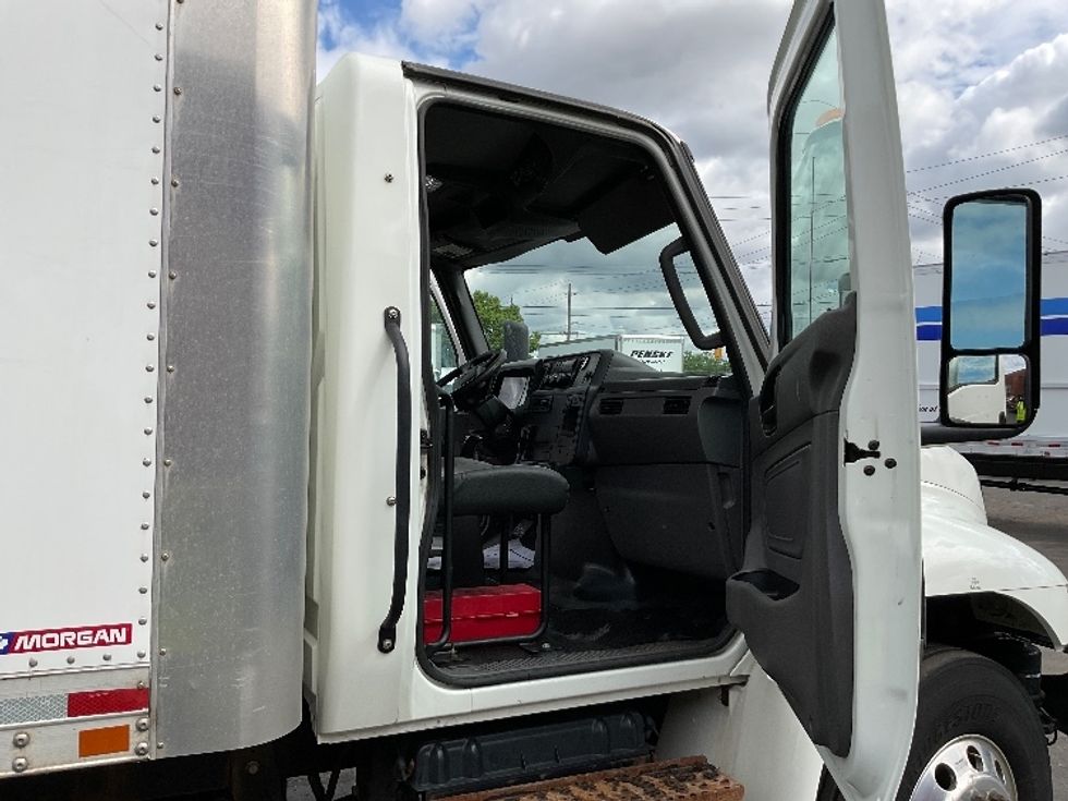Medium Duty Box Truck-Light and Medium Duty Trucks-International-2022-MV607-Mississauga-ON-177,792\n\t\tkm-$ 79,250 - Image 19