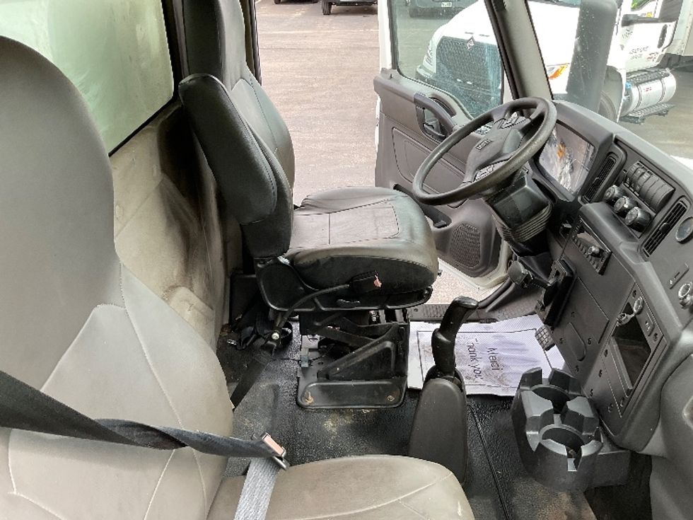 Medium Duty Box Truck-Light and Medium Duty Trucks-International-2022-MV607-Mississauga-ON-177,792\n\t\tkm-$ 79,250 - Image 21