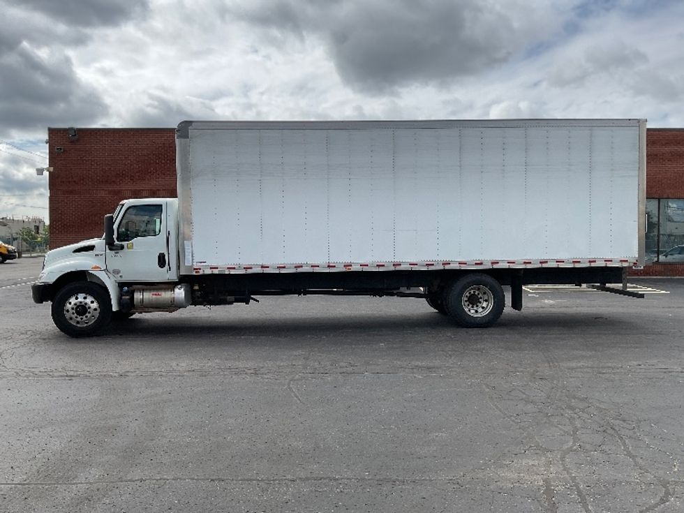 Medium Duty Box Truck-Light and Medium Duty Trucks-International-2022-MV607-Mississauga-ON-177,792\n\t\tkm-$ 79,250 - Image 4