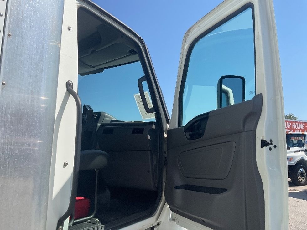 Medium Duty Box Truck-Light and Medium Duty Trucks-International-2022-MV607-Moberly-MO-263,218\n\t\tmiles-$ 43,750 - Image 18