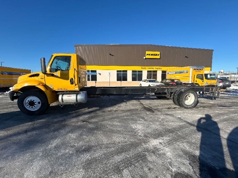 Medium Duty Box Truck-Light and Medium Duty Trucks-International-2022-MV607-Monmouth Junction-NJ-177,802\n\t\tmiles-$ 44,000 - Image 4