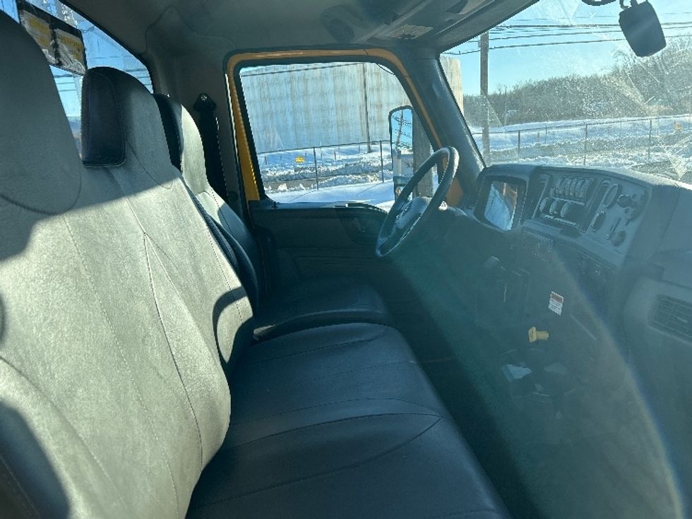 Medium Duty Box Truck-Light and Medium Duty Trucks-International-2022-MV607-Monmouth Junction-NJ-177,802\n\t\tmiles-$ 44,000 - Image 17