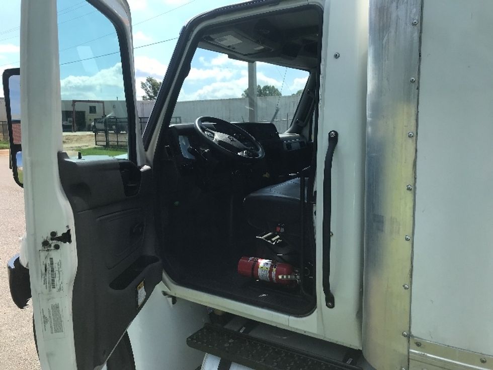 Medium Duty Box Truck-Light and Medium Duty Trucks-International-2022-MV607-Montgomery-AL-153,094\n\t\tmiles-$ 63,000 - Image 16