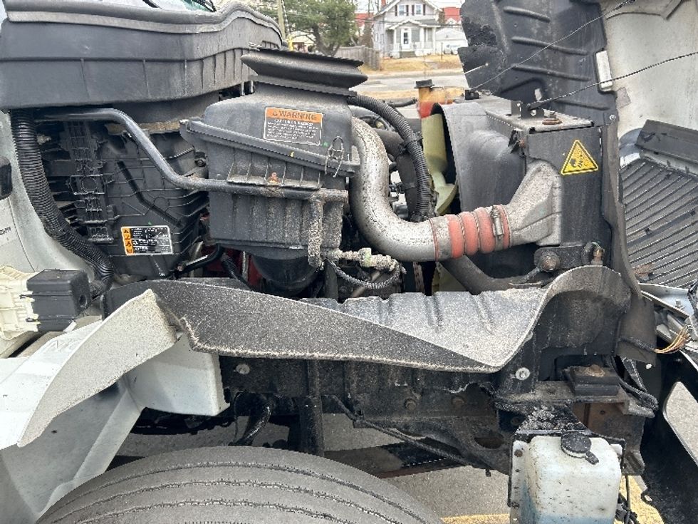 Medium Duty Box Truck-Light and Medium Duty Trucks-International-2022-MV607-Montgomery-NY-223,103\n\t\tmiles-$ 40,750 - Image 23