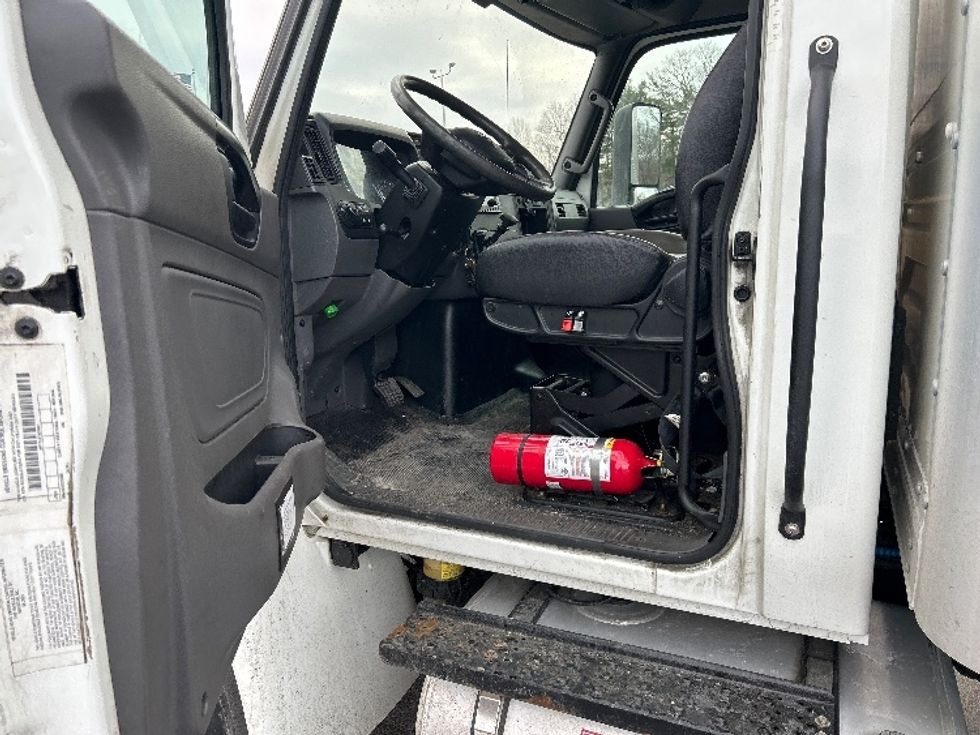Medium Duty Box Truck-Light and Medium Duty Trucks-International-2022-MV607-Montgomery-NY-232,017\n\t\tmiles-$ 39,500 - Image 16