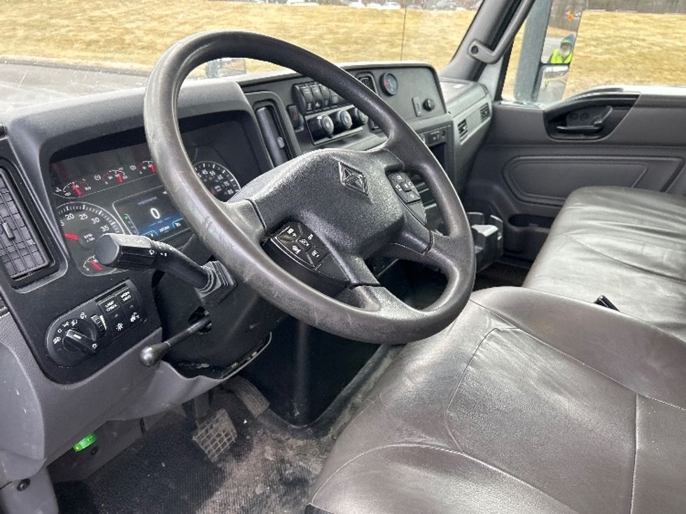 Medium Duty Box Truck-Light and Medium Duty Trucks-International-2022-MV607-Montgomery-NY-232,017\n\t\tmiles-$ 39,500 - Image 17