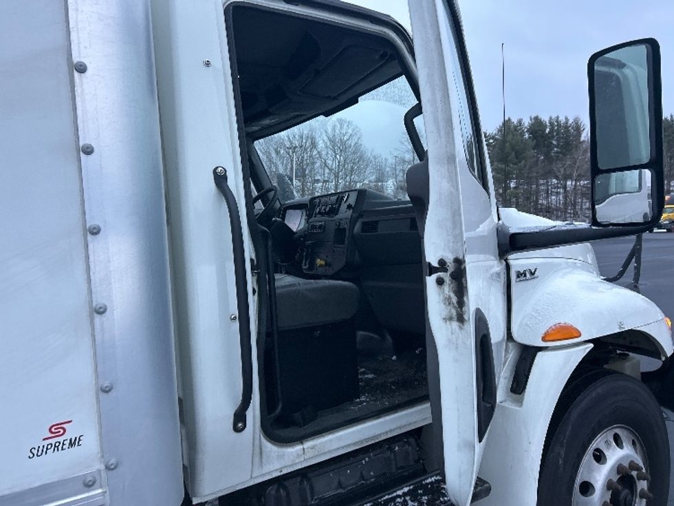 Medium Duty Box Truck-Light and Medium Duty Trucks-International-2022-MV607-Montgomery-NY-264,540\n\t\tmiles-$ 34,500 - Image 19