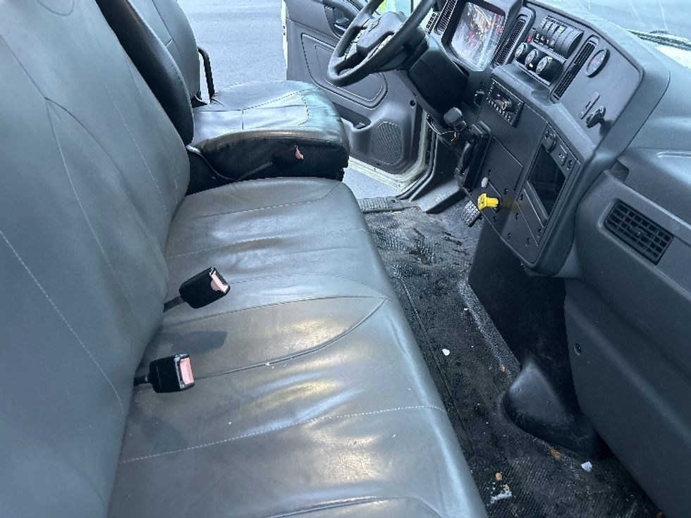 Medium Duty Box Truck-Light and Medium Duty Trucks-International-2022-MV607-Montgomery-NY-264,540\n\t\tmiles-$ 34,500 - Image 21