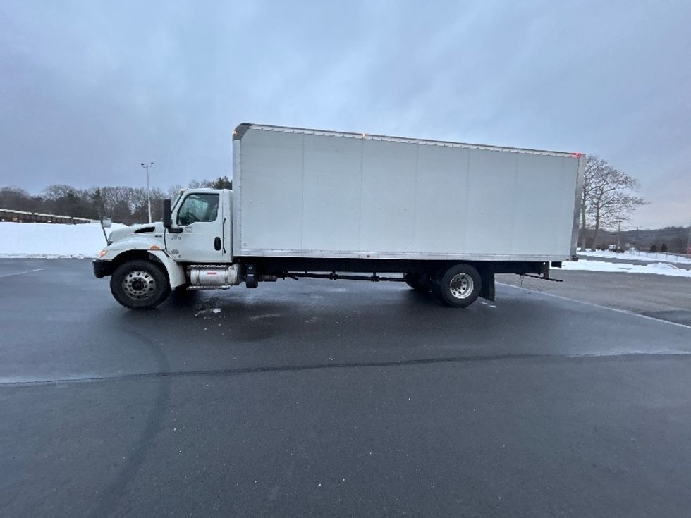 Medium Duty Box Truck-Light and Medium Duty Trucks-International-2022-MV607-Montgomery-NY-264,540\n\t\tmiles-$ 34,500 - Image 4