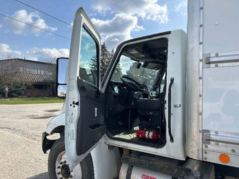 Medium Duty Box Truck-Light and Medium Duty Trucks-International-2022-MV607-Muskegon-MI-110,530\n\t\tmiles-$ 71,500 - Image 16