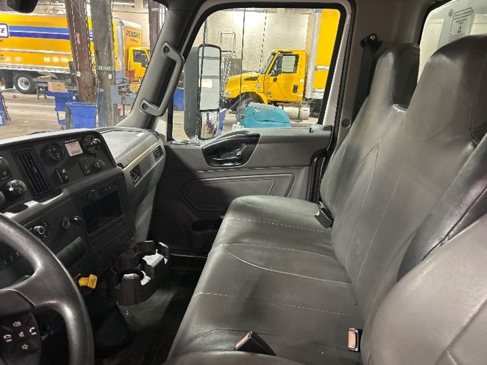 Medium Duty Box Truck-Light and Medium Duty Trucks-International-2022-MV607-Muskegon-MI-110,530\n\t\tmiles-$ 71,500 - Image 19