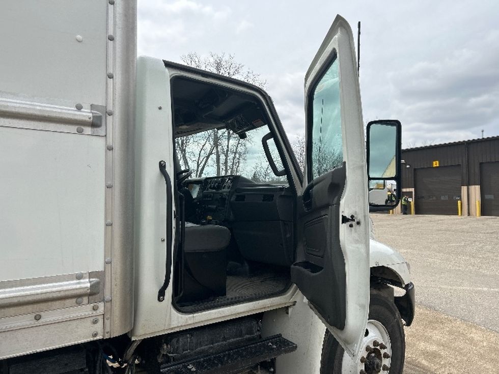 Medium Duty Box Truck-Light and Medium Duty Trucks-International-2022-MV607-Muskegon-MI-110,530\n\t\tmiles-$ 71,500 - Image 20