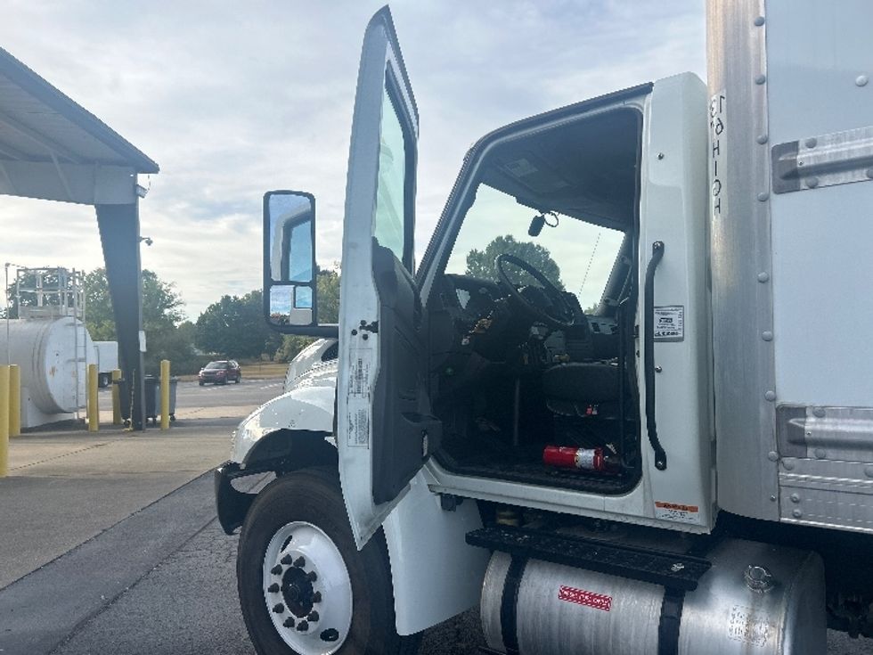 Medium Duty Box Truck-Light and Medium Duty Trucks-International-2022-MV607-Nashville (Mount Juliet)-TN-209,369\n\t\tmiles-$ 48,500 - Image 16