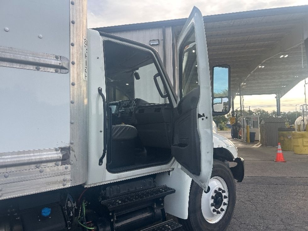 Medium Duty Box Truck-Light and Medium Duty Trucks-International-2022-MV607-Nashville (Mount Juliet)-TN-209,369\n\t\tmiles-$ 48,500 - Image 20