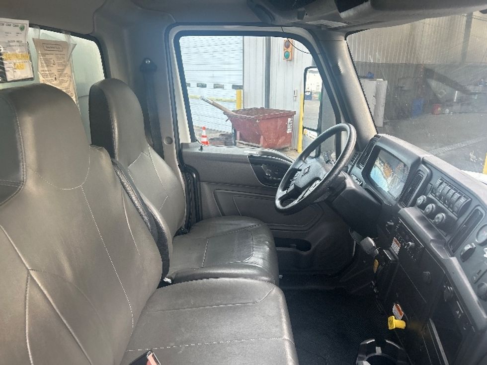 Medium Duty Box Truck-Light and Medium Duty Trucks-International-2022-MV607-Nashville (Mount Juliet)-TN-209,369\n\t\tmiles-$ 48,500 - Image 22