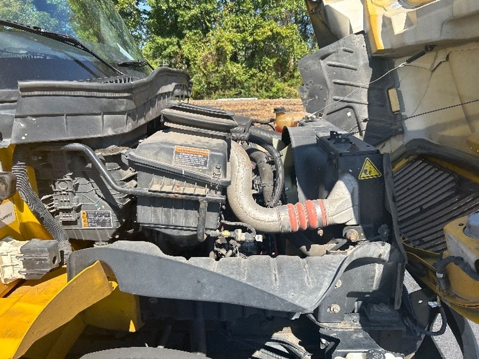 Medium Duty Box Truck-Light and Medium Duty Trucks-International-2022-MV607-Nashville (Mount Juliet)-TN-213,905\n\t\tmiles-$ 45,000 - Image 23
