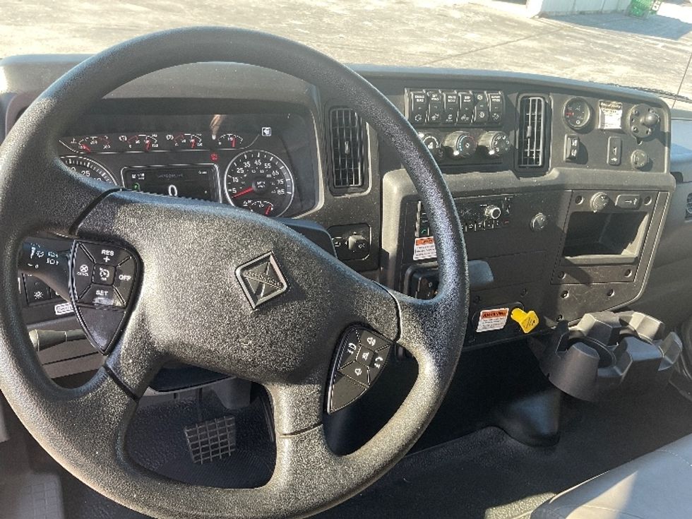Medium Duty Box Truck-Light and Medium Duty Trucks-International-2022-MV607-Nashville (Mount Juliet)-TN-215,417\n\t\tmiles-$ 47,250 - Image 18