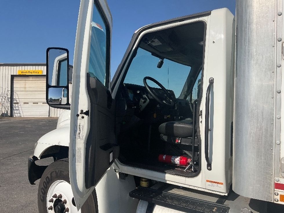 Medium Duty Box Truck-Light and Medium Duty Trucks-International-2022-MV607-Nashville (Mount Juliet)-TN-215,417\n\t\tmiles-$ 47,250 - Image 16