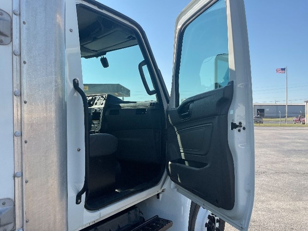 Medium Duty Box Truck-Light and Medium Duty Trucks-International-2022-MV607-Nashville (Mount Juliet)-TN-215,417\n\t\tmiles-$ 47,250 - Image 20